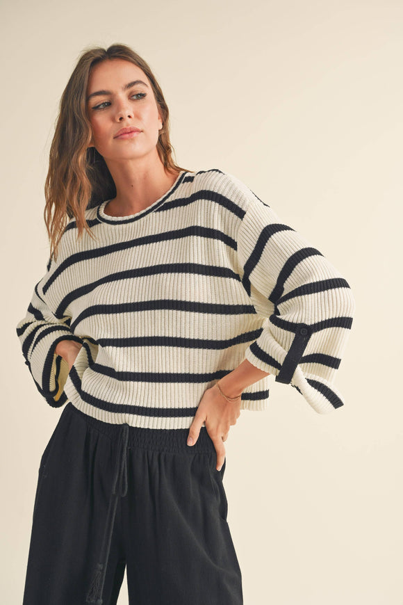 STRIPED PATTERN ROLL UP SLEEVE DETAIL KNITTED TOP: WHITE/BLACK